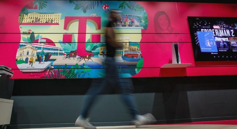 Telekom: leépítenek, de bért is emelnek