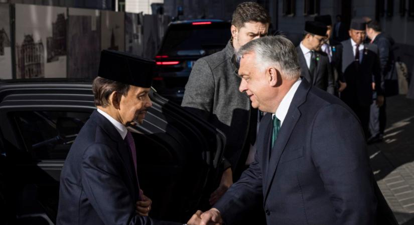 Orbán Viktor hivatalában fogadta Hászánál Bolkiáht, Brunei szultánját
