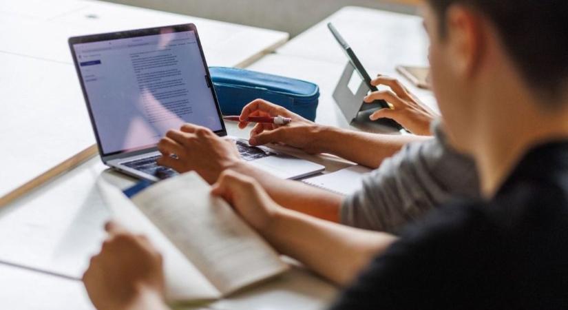 Kiszámoltuk, mennyivel több maradhat a volt kata-sok zsebében a kormány adócsökkentése után