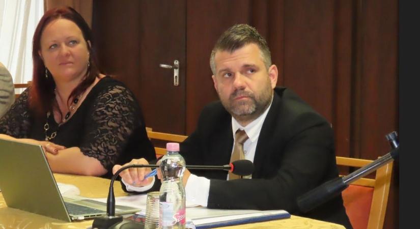 Száz telkes lakóövezet, háromszáz lakásos lakópark és szélerőmű park lehet Csorna jövője