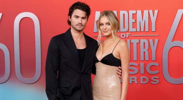 Chase Stokes a rajongóinak: Nőjetek fel!