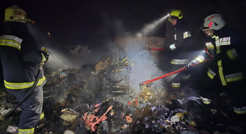 Illegális szemétégetés miatt riasztották a tűzoltókat