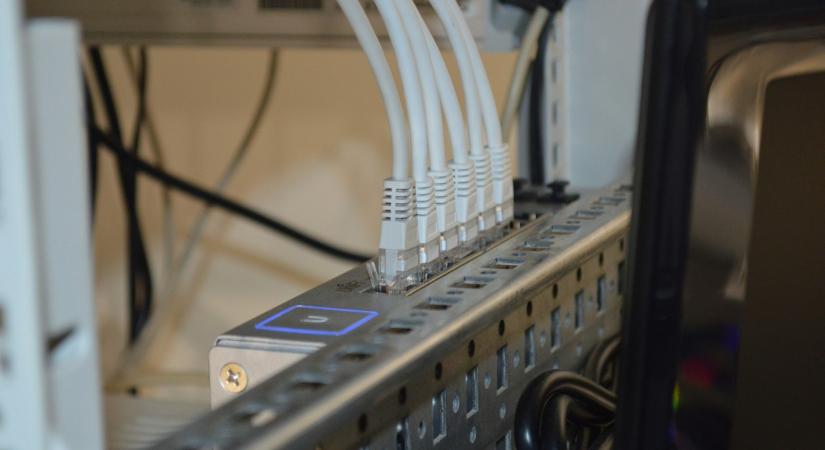 Világszerte megbénult az internet, globális üzemzavar történt, órákra leálltak az oldalak