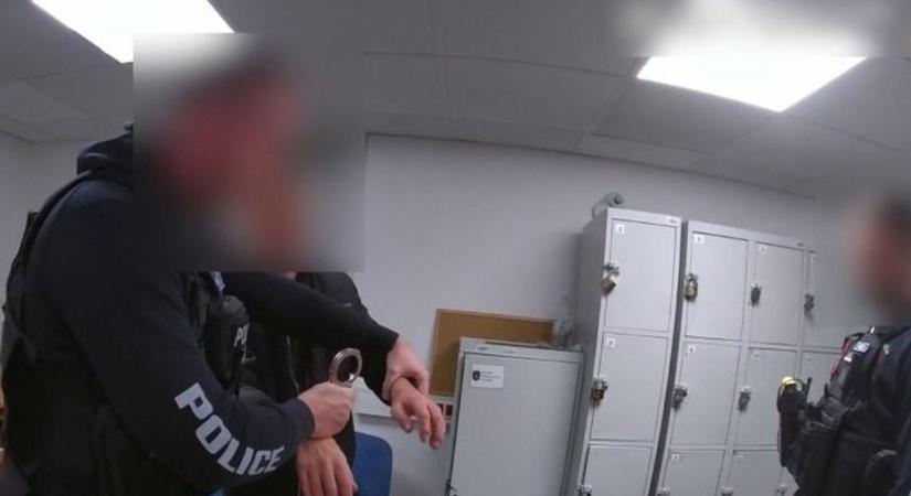 Csehországban fogták el az online csalót (videó)