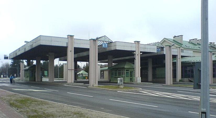 Lengyelország újranyitotta két, Fehéroroszországgal közös határátkelőjét