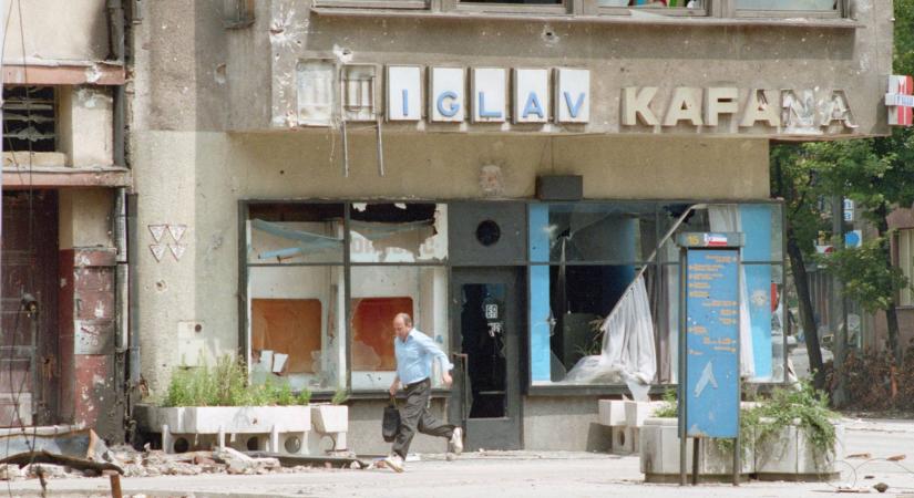 Emberszafari – Gazdag külföldi hobbilövészek szórakozásból ártatlan civilekre vadászhattak Szarajevó ostroma alatt