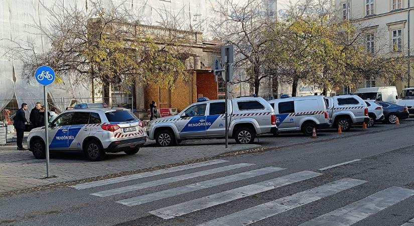 Kiderült, miért lepték el rendőrök az egyik szolnoki utcát: ez áll a balhé hátterében