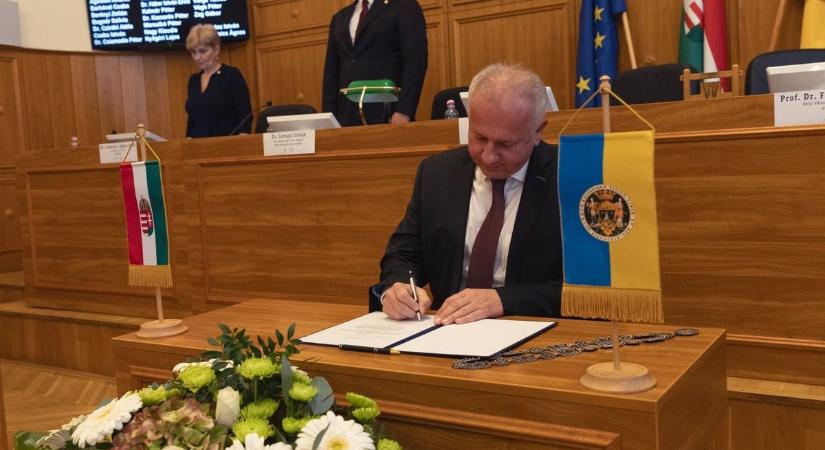 Pécsen már vágják a centit, de ez így erős lesz