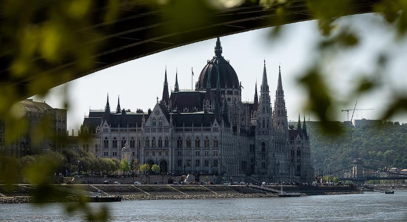 Eldőlt, megszavazták a vállalkozóknak szóló fideszes csomagot