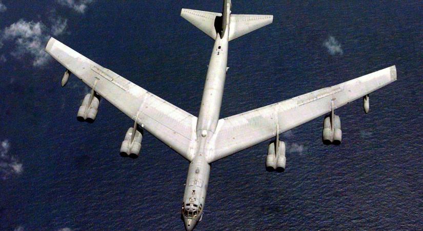 Felszerelték a legfejlettebb amerikai nukleáris rakétát a B-52-es nehézbombázóra