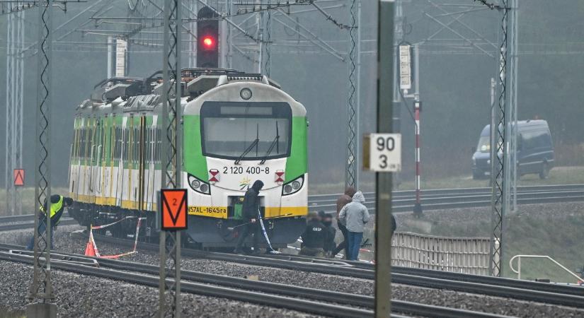 Varsó az orosz titkosszolgálatot vádolja a lengyel vasút elleni robbantással