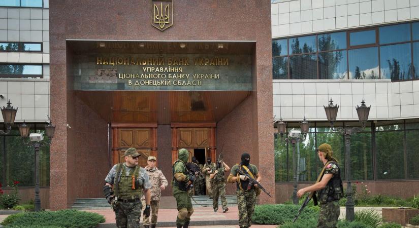 Dől a dominó az ukrán korrupciós botrányban: az állami tulajdonú bank is részt vehetett a háborús maffia működésében