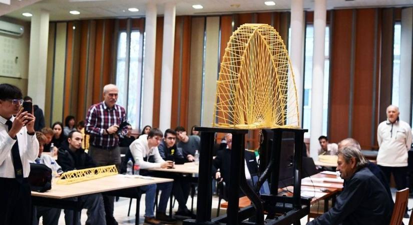 Tésztából építettek hidat: a legjobbak között a fehérvári csapat