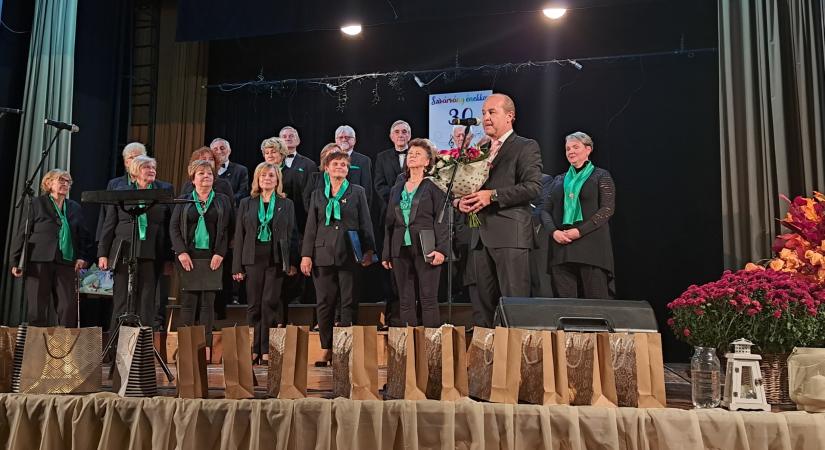 Harmincéves a Szivárvány énekkar Párkányban