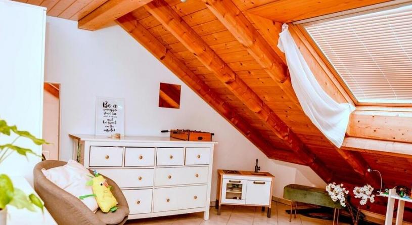 Életteli manzárd: ötletek és tippek tetőtéri lakáshoz – fotós összeállítás