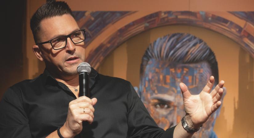 Nem hiszed el hol forgatta klipjét Ákos