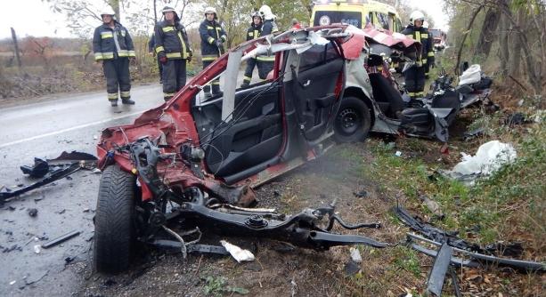 Frontális karambol az 51-es főúton