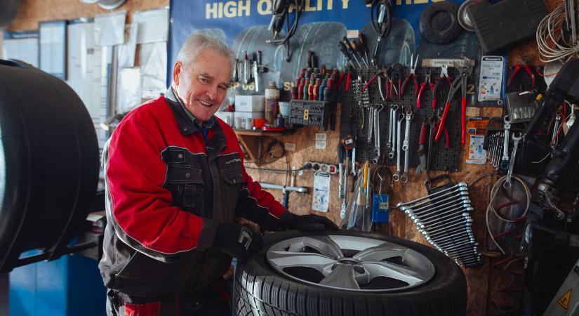 Királyhelmecen és környékén még mindig sokan késve vágnak neki a téligumi-cserének