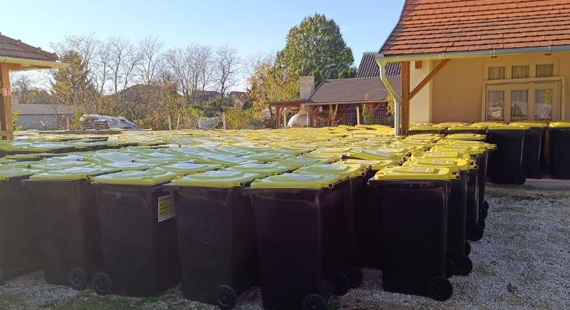 Újabb sárga kukák érkeznek a Bakonyba – A heti menetrendet, a kisokost, a kukakvízt mutatjuk