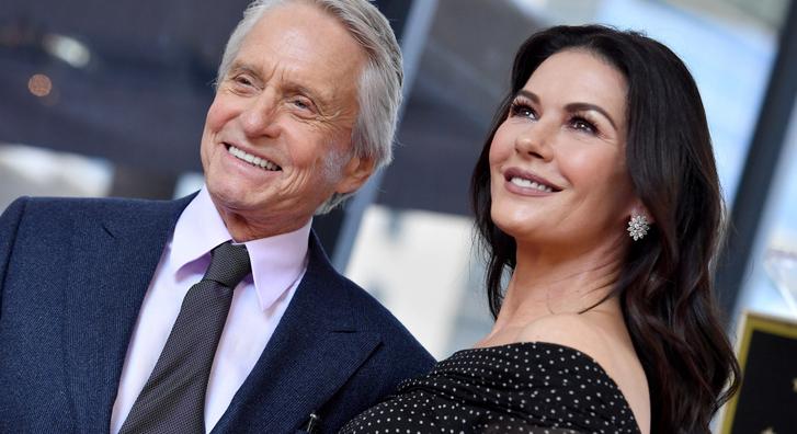 Catherine Zeta-Jones az esküvői fotóikkal köszöntötte Michael Douglast a 25. házassági évfordulójukon