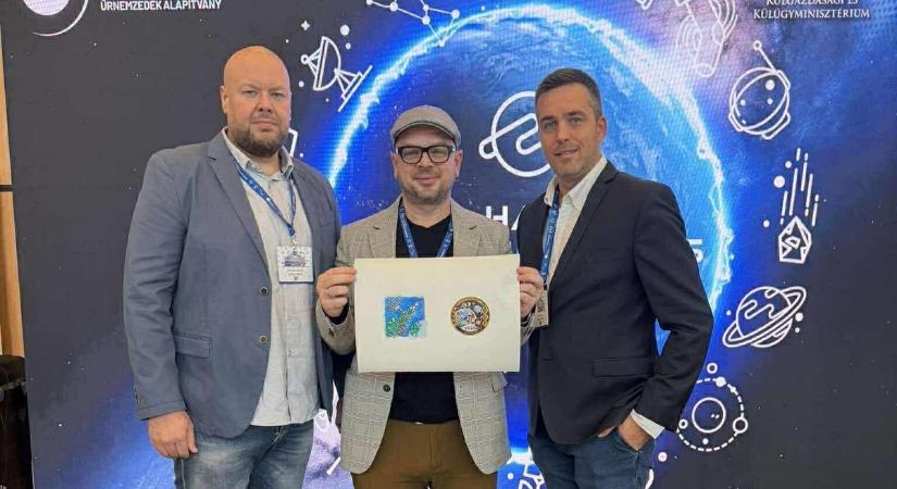 Harminc év után találkozott újra a kaposvári festőművész és az űrhajós