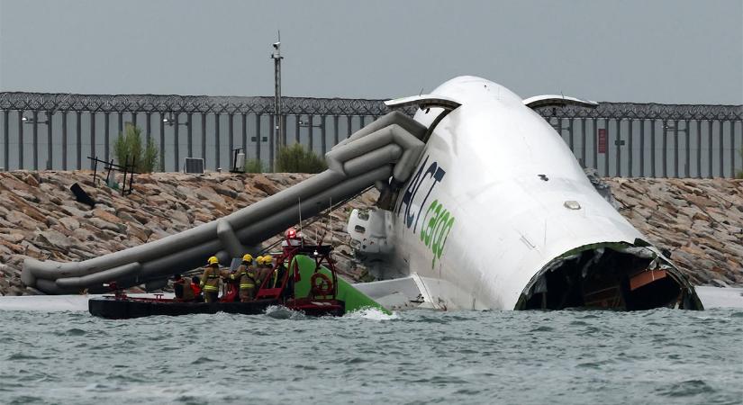 Maximális teljesítményre kapcsolt az egyik hajtómű fékezés közben ACT 747-esén