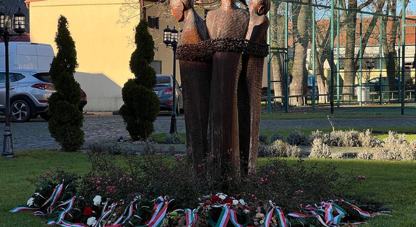 Három napból öröklét – a málenkij robot áldozataira emlékezett Beregszász