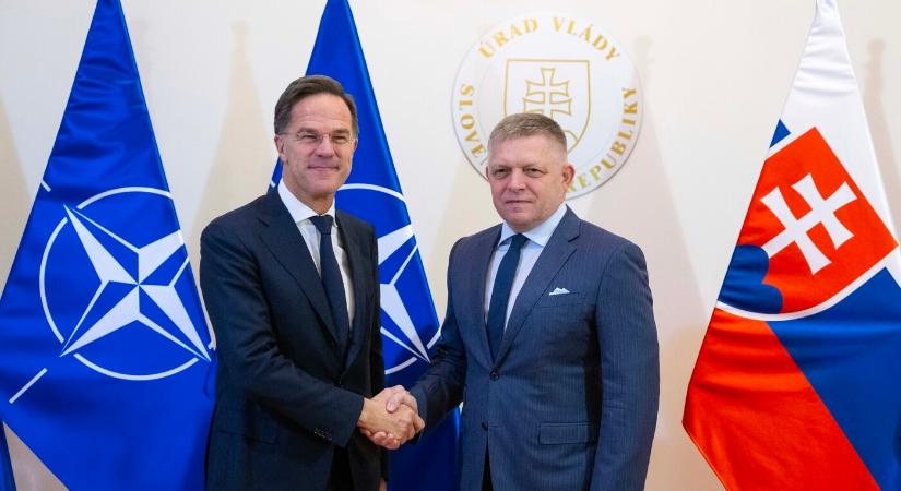 Szlovákia légvédelmének megerősítését kérte Mark Ruttétól a kormányfő
