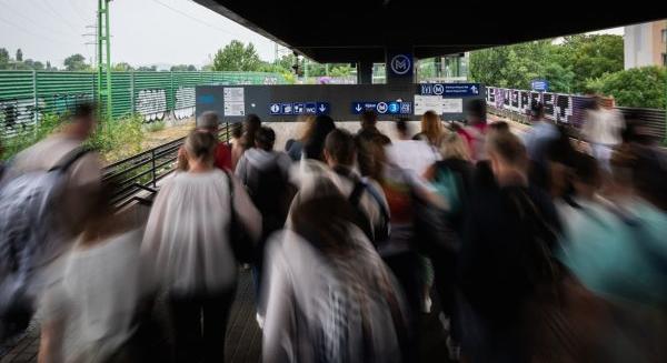 Babakocsival és kerekesszékkel se lehet megközelíteni a peronokat a bicskei vasútállomáson, pedig ezt ígérte a kormány