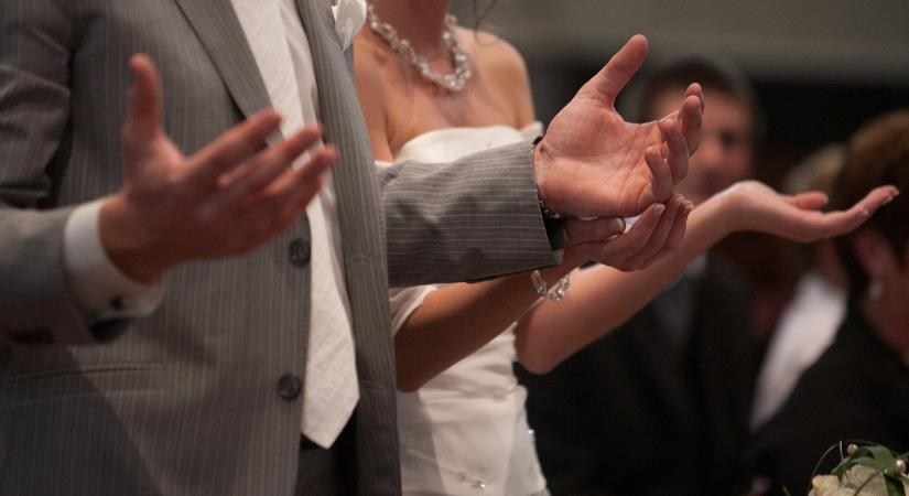 Családi botrány tört ki az esküvő előtt a mostohaapa miatt