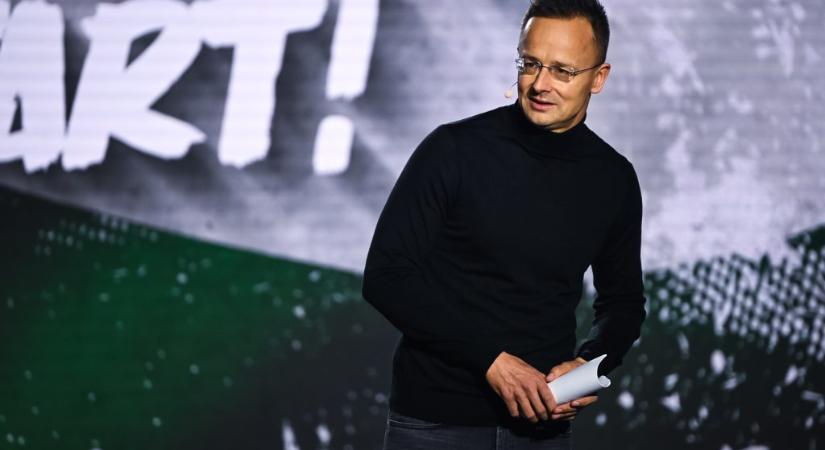 Egy fiatal férfi azt állítja, azért rúgták ki a külügyből, mert rajta volt a kiszivárgott tiszás listán