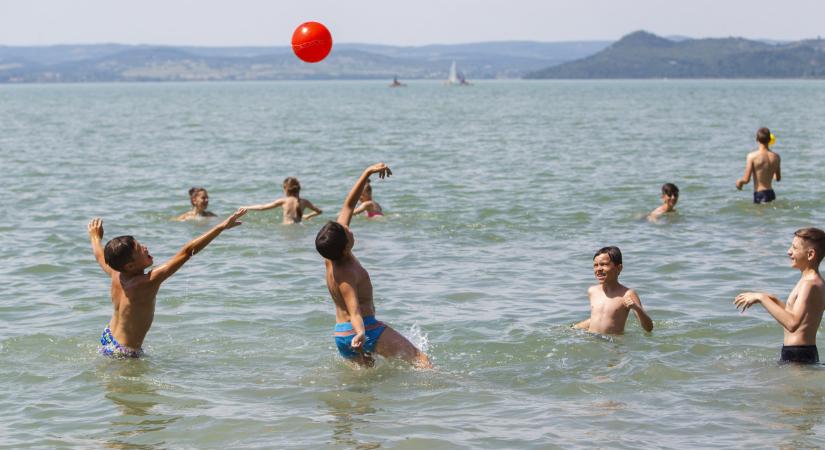 Nem volt kegyes az időjárás – gyengébb szezont zártak a fizetős balatoni strandok