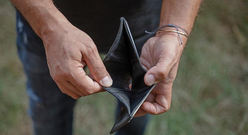 Sokszázezer magyar retteg 2026-tól: kilátásban az anyagi csőd, nem is tudják, van-e innen kiút