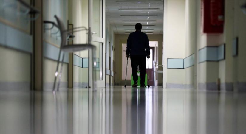 Szekszárdi orvosnő halála: tényleg szabadon kisétálhat egy beteg a kórházból?