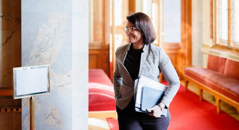 Kirúgtak egy fiatalembert a külügyből, miután az adatai nyilvánosságra kerültek a Tisza Világ applikációból