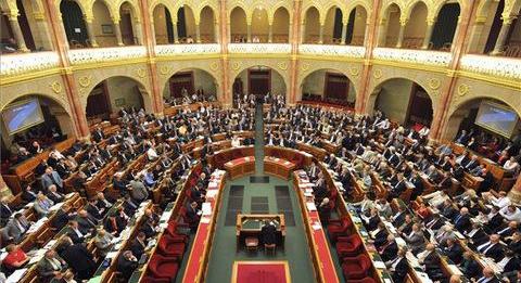 Elfogadta a vállalkozói adócsökkentő csomagot az Országgyűlés