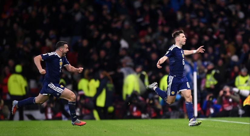 A hosszabbításban lőtt két gól hozta meg a skót vb-álmot