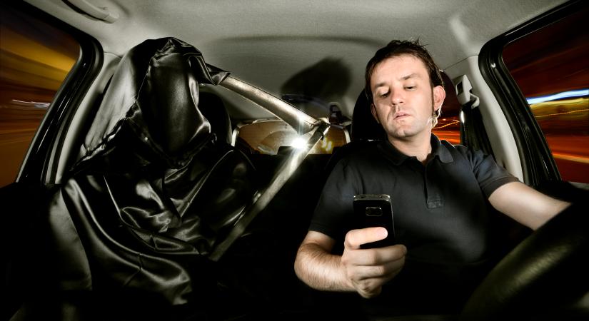 Megdöbbentő hány métert mész vakon, amíg ránézel a telóra vezetés közben