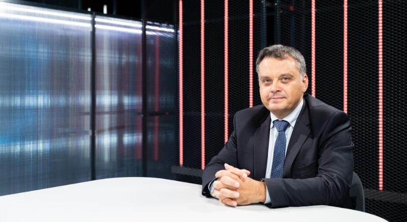 444: Latorcai Csaba arról levelezett helyettes államtitkárával, hogy főispáni értekezleten tárgyalnak majd egy be nem válogatott tiszás jelöltről