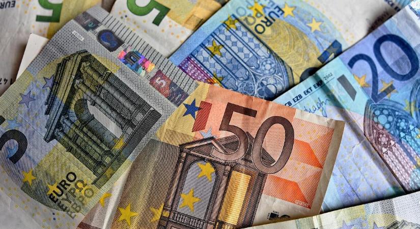 Mit kóstál egy euró szerda reggel? És a dollár?