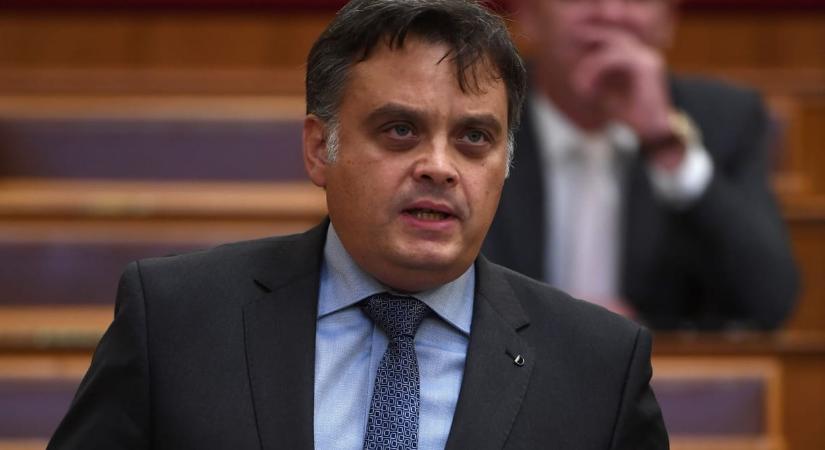 Kiszivárgott egy levelezés amelyben Latorcai Csaba és egy helyettes államtitkár egy potenciális Tisza képviselőjelölt-jelöltről beszélgetnek