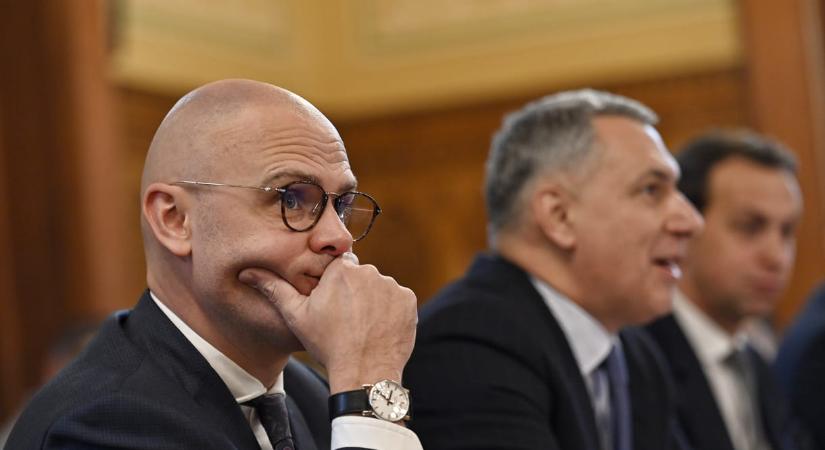 Lázár János helyettese szerint azért nem fejlesztették eléggé a vasutat, mert az önkormányzatok nem kérték