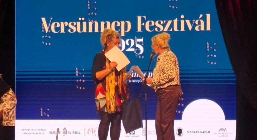 Nagy Erika Versünnep győztes A világ vagyok festményével nyerte el az első helyet