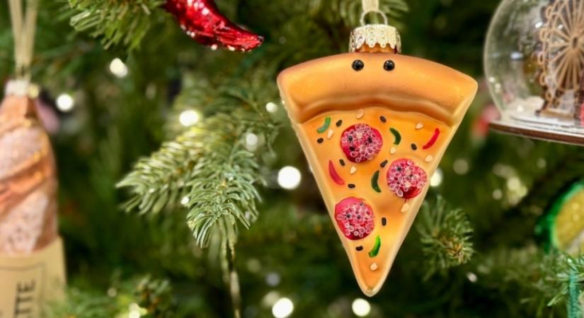 Szokatlan, furcsa karácsonyfadíszek: ezeket vajon tényleg van, aki felteszi a karácsonyfára?