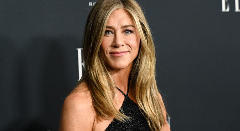 Az 56 éves Jennifer Aniston magával vitte új szerelmét a rivaldafénybe – szerelmesen pózoltak együtt!