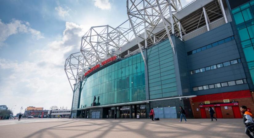 Máris megválhat csatárától a Manchester United, új név érkezhet