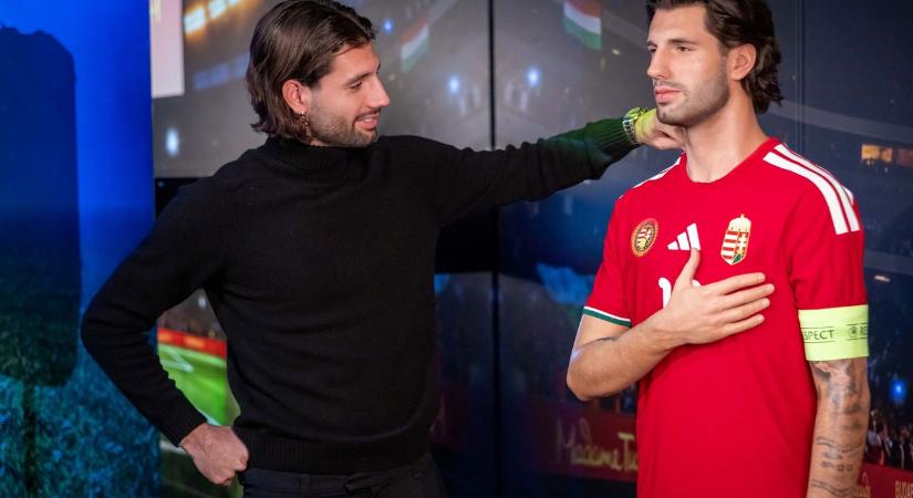 Szoboszlai Dominik megtekintette Budapesten a Szoboszlai Dominik-szobrot