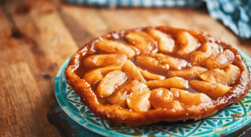 Francia fordított almás pite vajas tésztás alappal: így készül a híres tarte tatin