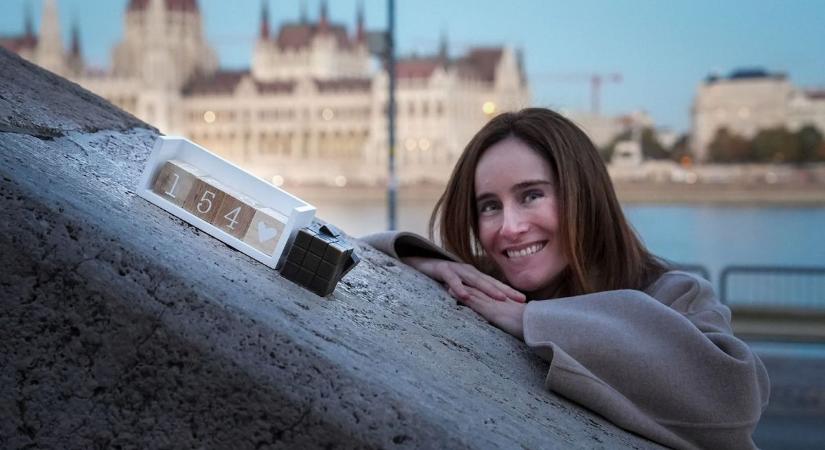 A tiszás Dávid Dóra különböző pózokban jelzi a követőknek, hány nap van a választásokig