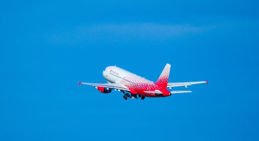 Drámai helyzet a levegőben – 90 utassal a fedélzetén sérült meg súlyosan egy utasszállító